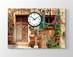 Çiçekli Sokak ve Eski Kapı Duvar Resimli Kanvas Tablo