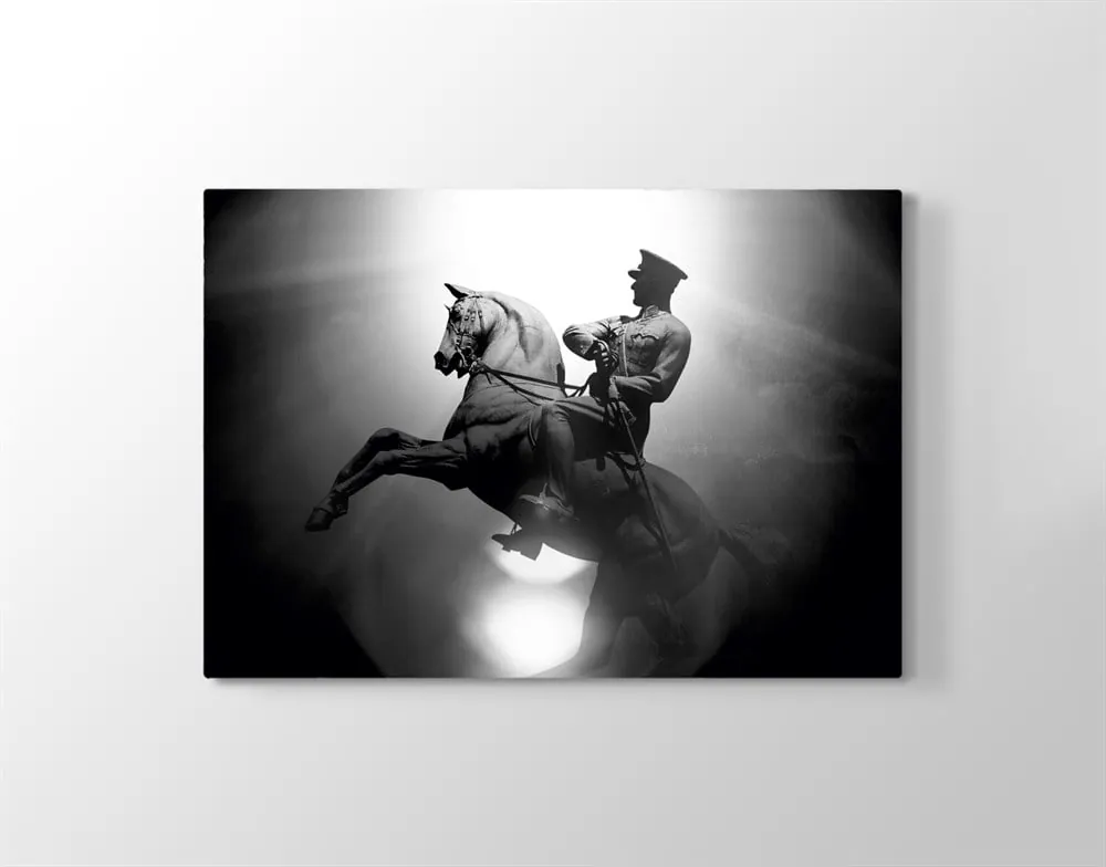 Şahlanan At üzerinde Atatürk Kanvas Tablosu